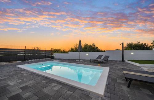 Primosten Apartment | Discover Casa Juric: Pet-Friendly Retreat with Ocean Views