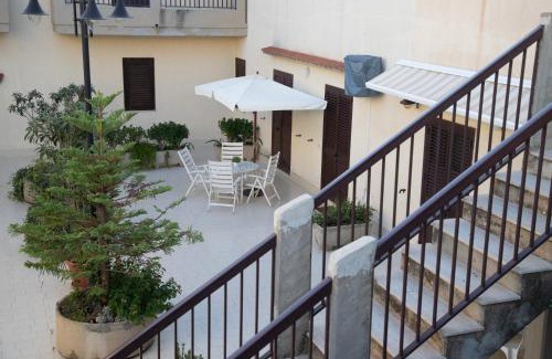 Casuzze Apartment | Casa Kaukana: Perfect Getaway Near Marina di Ragusa