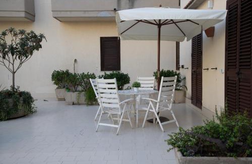 Casuzze Apartment | Casa Kaukana: Perfect Getaway Near Marina di Ragusa
