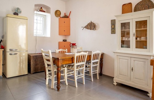 Noto Historic Centre Apartment | Casa Keller: Family-Friendly Stay with Scenic Terrace