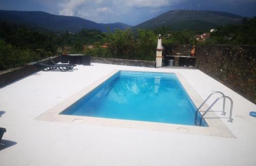Castanheira de Pera Villa | Relax at Casa Kika e Noelle: Oceanfront Getaway with Pool