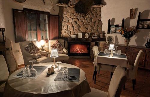 Colmenar House | Inviting Casa KiSi Cottage: Oceanfront B&B with Pool