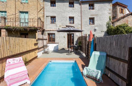 Bagni di Lucca Apartment | Oceanfront Casa Kiwi: Pet-Friendly with Pool & Family Fun