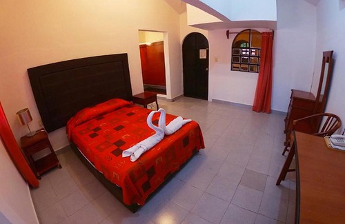 Tuxtla Gutierrez Hotel | Family-Friendly Retreat at Casa Kolping with Pool & Breakfast