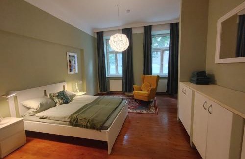 Funfhaus Apartment | Welcoming Casa Kruegelstein: Family Friendly with Breakfast