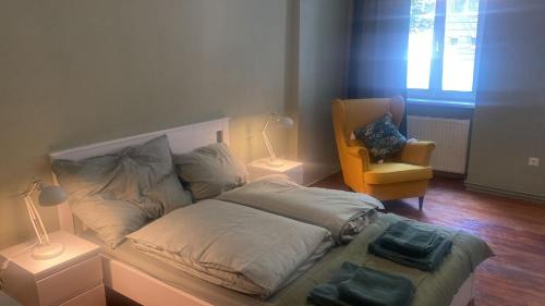 Funfhaus Apartment | Welcoming Casa Kruegelstein: Family Friendly with Breakfast