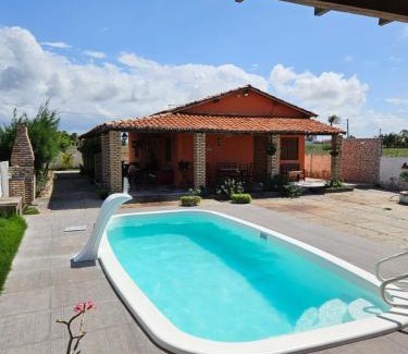 Coqueiro House | Relaxing Retreat: Casa Ampla with Pool in Luis Correia