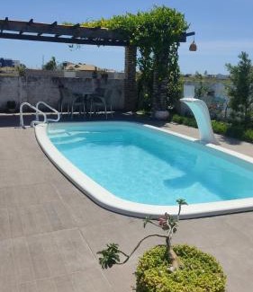 Coqueiro House | Relaxing Retreat: Casa Ampla with Pool in Luis Correia