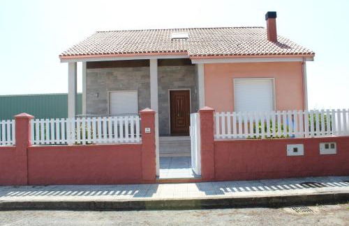 Catasol House | Casa Lúa: Family-Friendly Retreat with Great Amenities