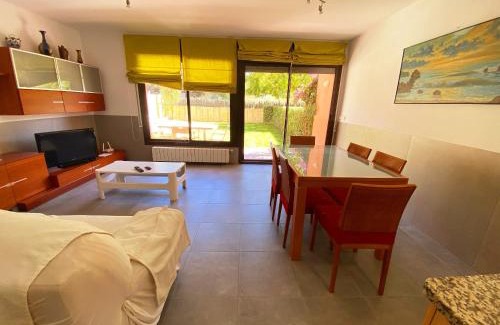 L'Escala House | Casa l'Escala: Poolside Retreat with Private Garden