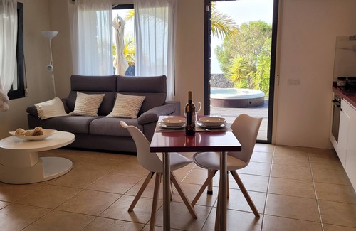 La Asomada Apartment | Casa La Asomada: Scenic Views with Hot Tub and Pool Access