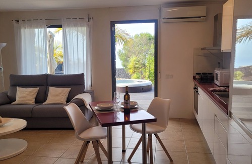La Asomada Apartment | Casa La Asomada: Scenic Views with Hot Tub and Pool Access