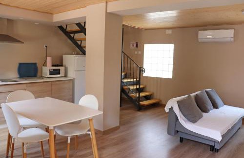 Barbastro House | Cozy Casa la Barbacana: Pet-Friendly with Breakfast Included