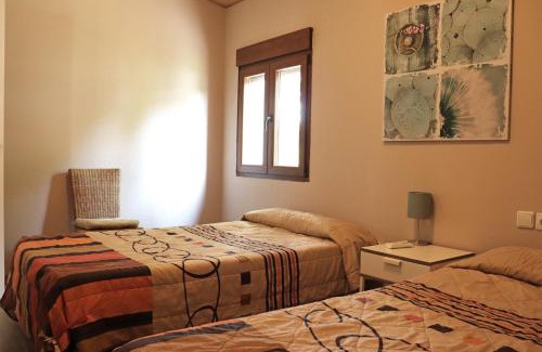 Barbastro House | Cozy Casa la Barbacana: Pet-Friendly with Breakfast Included