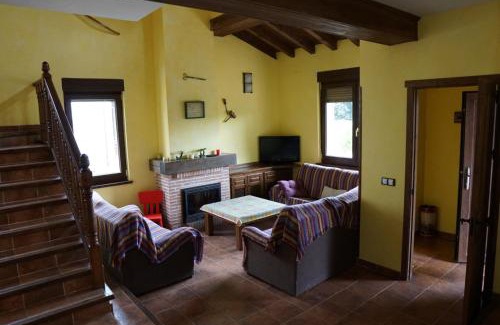 Navarredonda de Gredos Ski Chalet | Pet-Friendly Retreat at Casa la Cabañuela - Rated 9.1/10