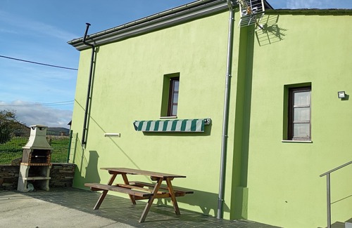 Grandas de Salime Cottage | Casa La Cantina: Ideal Retreat for Families with Scenic Views