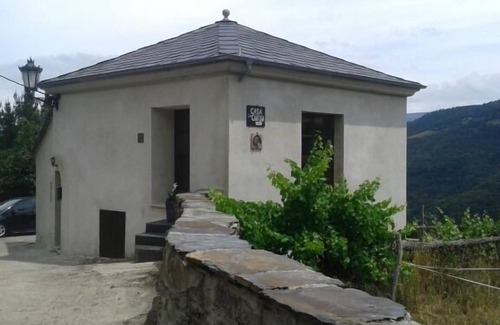 Grandas de Salime Cottage | Casa La Cantina: Ideal Retreat for Families with Scenic Views