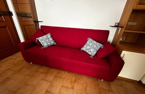 Pisa Apartment | Cozy Casa La Coccinella: Pet-Friendly Stay with Breakfast