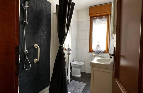 Pisa Apartment | Cozy Casa La Coccinella: Pet-Friendly Stay with Breakfast