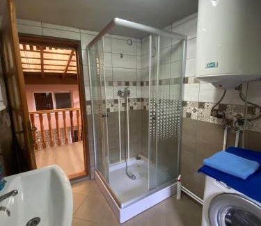 Sopotu Nou House | Pet-Friendly Retreat at Casa la Intrare în Cheile Nerei