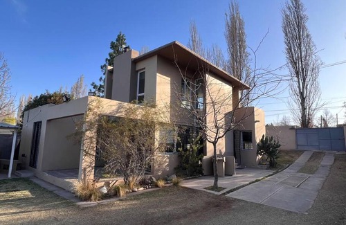 Vistalba House | Casa La Jarilla: Garden Retreat with Pool in Vistalba