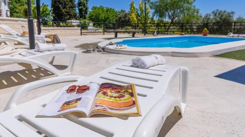 Setenil de las Bodegas House | Discover Casa La Limosna: Top-Rated Retreat in Setenil