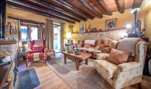 La Morera de Montsant House | Family-Friendly Casa La Morera del Montsant - 8.7/10 Rating