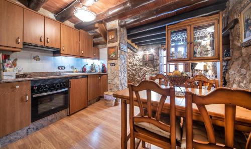 La Morera de Montsant House | Family-Friendly Casa La Morera del Montsant - 8.7/10 Rating