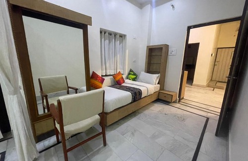 Amar Sagar Pol Apartment | Welcoming Casa La Mystica: Pet-Friendly Family Retreat