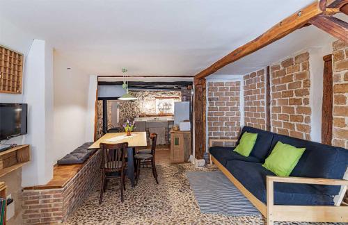 Utande House | Discover Casa la Nuri: Pet Friendly with Breakfast Included
