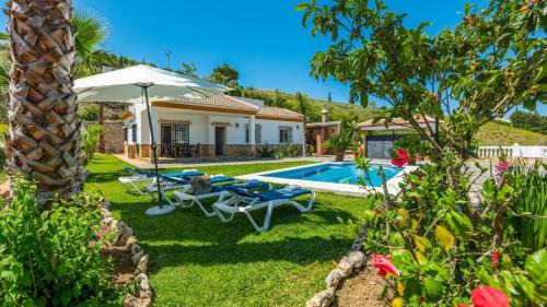 Competa Villa | Discover Casa La Osa Mayor Competa: Poolside Family Retreat