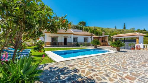 Competa Villa | Discover Casa La Osa Mayor Competa: Poolside Family Retreat