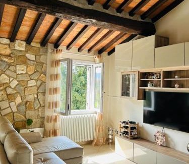 Mologno Apartment | Discover Casa La Pace: Family-Friendly with Ocean Views