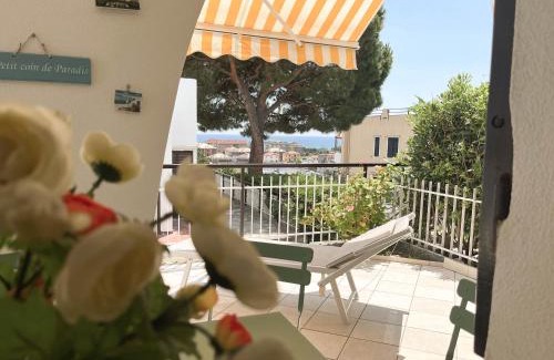 Ceriale Apartment | Casa La Perla: Oceanfront Retreat with Pool & Scenic Views