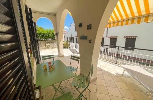 Ceriale Apartment | Casa La Perla: Oceanfront Retreat with Pool & Scenic Views