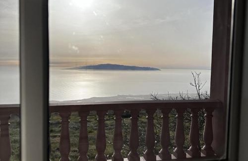 Taucho House | Pet-Friendly Casa La Quinta: Oceanfront Bliss with 9.8 Rating