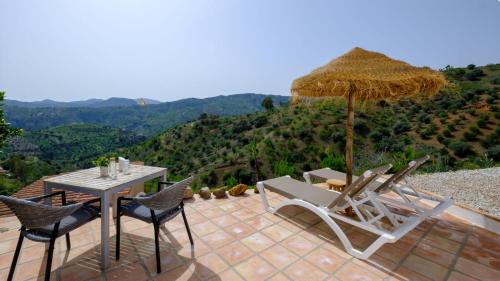 Riogordo Bed & Breakfast | Oceanfront Oasis at Casa la Quinta - Guest Rated 9.9/10