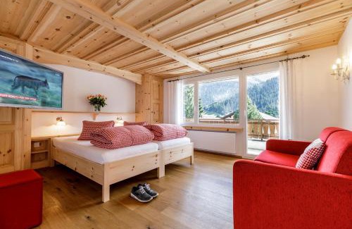 Sedrun Hotel | Family-Friendly Casa La Roda Near Nature Trails