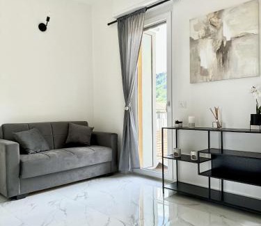 Lesa Apartment | Discover Casa La Rosa: Family-Friendly Retreat Rated 9.4