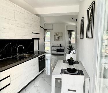 Lesa Apartment | Discover Casa La Rosa: Family-Friendly Retreat Rated 9.4