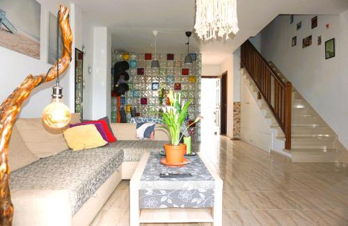 Arenas del Mar House | Cozy Casa la Sonrisa: Enjoy a Poolside Retreat