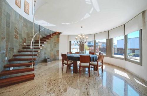 Palamos Villa | Elegant Casa La Vinya Alto Standing with Pool & Family Amenities
