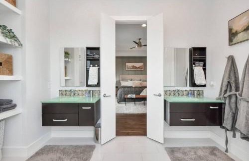 Midtown House | Casa LaBella - Downtown Views & Family-Friendly Amenities