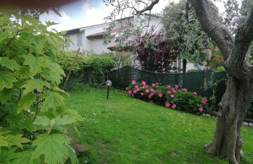 Castellaro Lagusello House | Charming Casa Laghetto: Guest Rated 9.4, Pet Friendly Stay