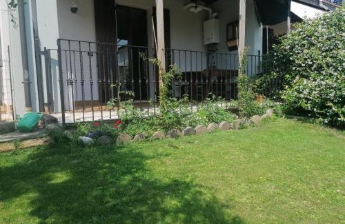 Castellaro Lagusello House | Charming Casa Laghetto: Guest Rated 9.4, Pet Friendly Stay