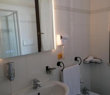 Castellaro Lagusello House | Charming Casa Laghetto: Guest Rated 9.4, Pet Friendly Stay