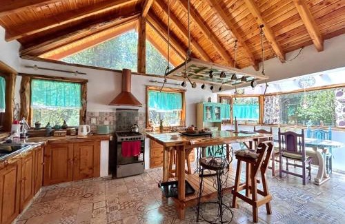 Villa Arelauquen House | Pet-Friendly Retreat at Casa Lago Gutiérrez Awaits You