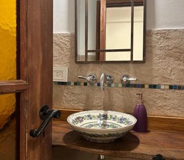 Villa Arelauquen House | Pet-Friendly Retreat at Casa Lago Gutiérrez Awaits You