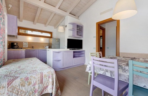 Magugnago Apartment | Relax at Casa-Lago Suite 51: Pet-Friendly & Pool Access