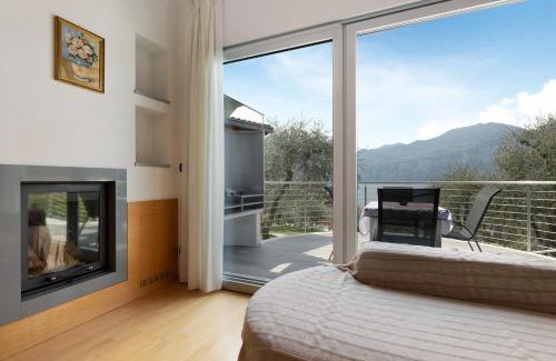 Magugnago Apartment | Casa-Lago Suite 55: Family-Friendly Retreat with Pool
